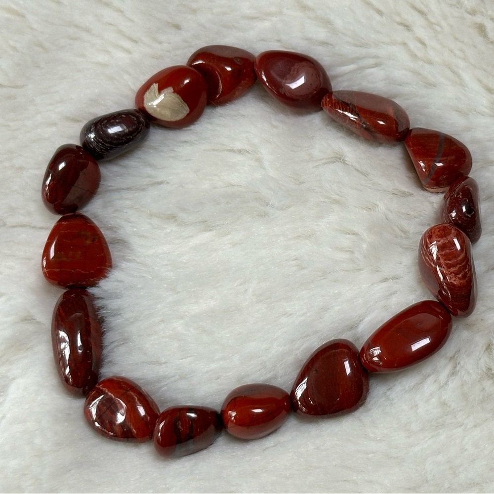 BEAUTIFUL DEEP RED JASPER COABOCHONS WITH WHITE MARBLING IN STONES BRACELET OS